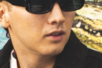 Jandino es originario de Salinas. Era terrible en el colegio.