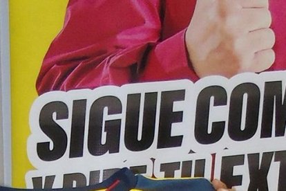 Leonela Piguave se llevó la camiseta de la Tri y posó con la copa como una campeona.