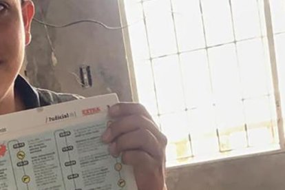 Gerson Casacomba, de 28 años, luce orgulloso el ejemplar que le dio la ‘gamba’.