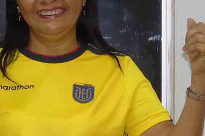 María levanta la copa mundialista, sabe que es una campeona y desde su ‘caleta’ le hará barra a la Tri.