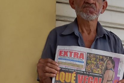 Ganador quevedeño cuidó como tesoro el diario premiado.