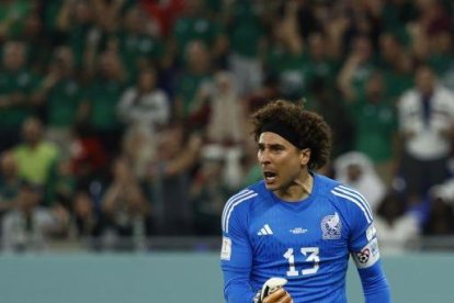 México y Polonia empatan 0-0 con un penal atajado por Guillermo Ochoa
