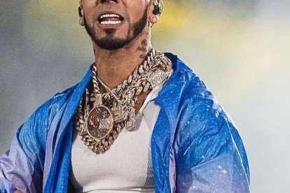 El rapero Anuel AA se fue de boca en un concierto en México y se hace viral en redes