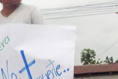 Cierran carretera que une Quinindé con Esmeraldas para exigir arreglos