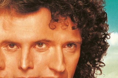 El material además contiene escenas detrás de cámara de conversaciones mantenidas en el estudio de grabación.