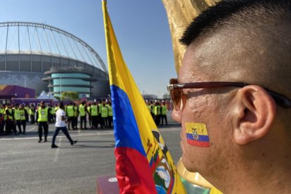 José Díaz llegó desde Milán, Italia, para apoyar a Ecuador en la Copa del Mundo. Sacará los ahorros si la Tri clasifica a octavos de final.