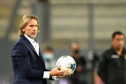 Carlos Manzur, dirigente de la Ecuafútbol, reconoció que el Tigre no está en planes para dirigir a la selección ecuatoriana.