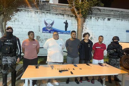 La primera aprehensión del Gordo Luis (camiseta blanca) fue en Quito.