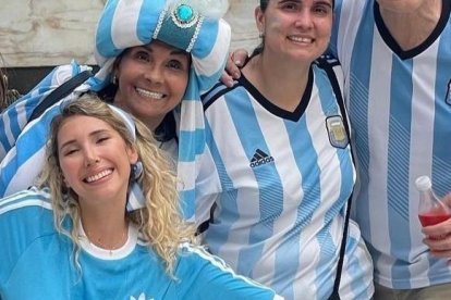 Ana Paula llegó a celebrar con sus padres el campeonato de Argentina