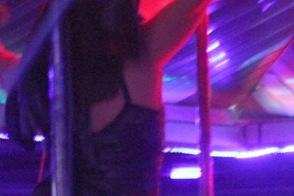 En el cabaré, las chicas tienen la opción de laborar durante la festividad navideña.