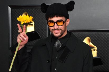 La mujer dijo que no le permite escuchar canciones como las de Bad Bunny, porque incitan a la infidelidad.