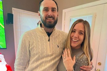 La influencer con su novio, el día de la propuesta.