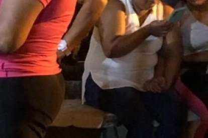 El asesinato de la madre de familia sorprendió a decenas de los moradores.