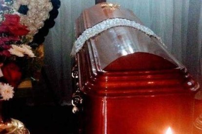 Lamentos, tristeza en el velatorio del futbolista Wilminton Ericsson Anchico Toaza, asesinado en una confusa balacera en el sector Nuevo Quinindé.