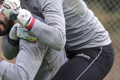 Los arqueros Víctor Mendoza y Javier Burrai arqueros de Barcelona 2023.