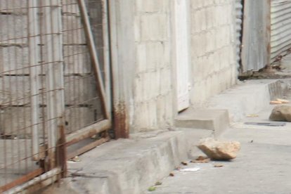 Luego del ataque, Jordy quedó tendido fuera de su vivienda. Murió al instante.