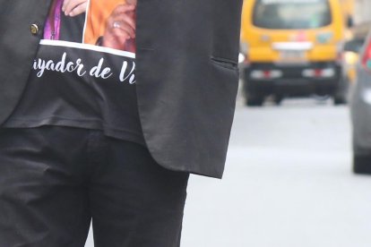 Roberto Calero Jr canta rocola como lo hacía su padre.