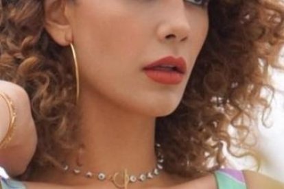 María Emilia Cevallos Cuesta es una actriz, modelo, cantante, locutora y presentadora de televisión ecuatoriana.