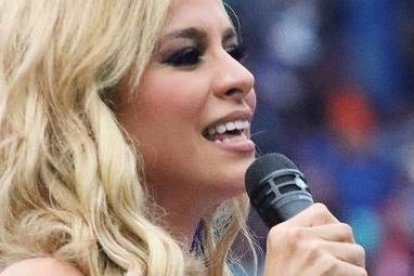 Los actores David Reinoso y Fabiola Véliz, hinchas del Club Sport Emelec, fueron los presentadores en la fiesta azul, pero no gustaron para nada.