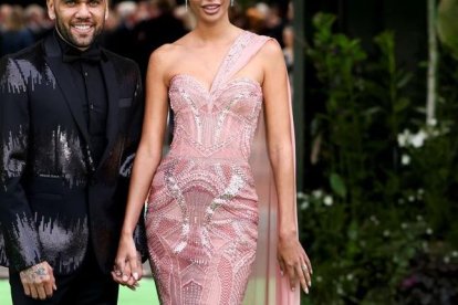 Esposa de Dani Alves le lanzó una indirecta en las redes sociales