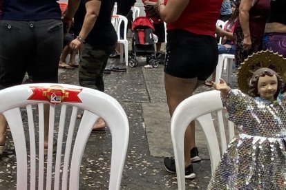 El carnaval se tomó las calles Alcedo y la Novena. Se bailaba en la calle, una celebración ‘con todos los juguetes’.