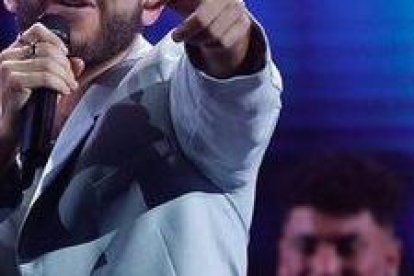 El cantante ecuatoriano interpretó su popular tema 'Lo Siento'.