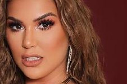 Carolina es actriz y presentadora de televisión ecuatoriana.