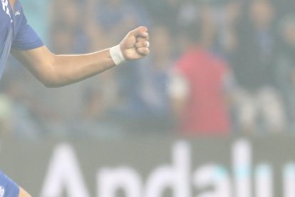 José Alberti destaca como volante mixto.