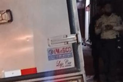 La policía todavía intenta ubicar a los compinches de la víctima.