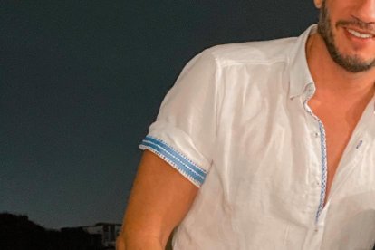 El cantante y Gissela Flores se casaron por lo civil en 2021 en Estados Unidos.