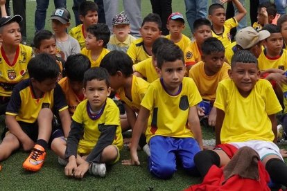 Niños y jóvenes están participando en los vacaciones en Parque Samanes.