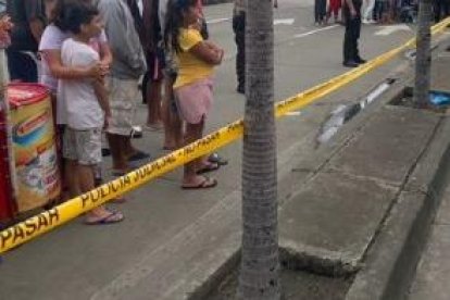 El cuerpo de Jorge Luis Silva Carrillo quedó junto a su motocicleta.