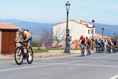 Miryam Núñez se quedó con el premio de montaña de la Cabezabellosa en la etapa final de la competencia española.