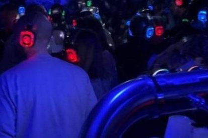 Con luces se identifica la lista de reproducción que escuchan los farreros.