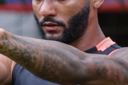 Leonai Souza de Barcelona, en pleno entrenamiento para el partido ante Mushuc Runa.