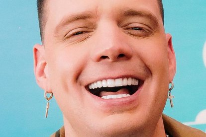 Cuenta con  

8,8 millones de seguidores en Instagram  y 14 millones en TikTok.