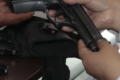 Según la ley, el permiso  de porte de armas tiene una validez de dos a cinco años.