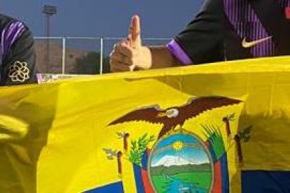 Abraham Rosero (i) y Leonel Cevallos, luego de un amistoso ante el Manchester City.