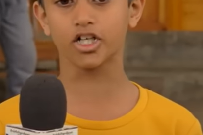 El menor involucrado siendo entrevistado por la cadena The Voice Of Tibet.