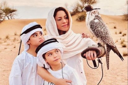 Sasha y Milan respaldan a su madre después de su separación por infidelidad.