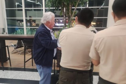 Danilo Carrera fue detenido en el aeropuerto.