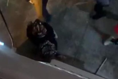 Los vecinos le agarraron a unos de los presuntos ladrones.