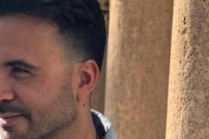 Luis Alfonso Rodríguez López-Cepero, conocido artísticamente como Luis Fonsi, es un cantautor, actor y bailarín puertorriqueño.