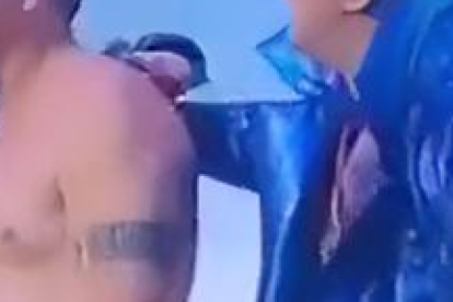 Momento en el que Castro se desnudó.