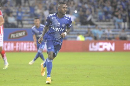 Miller Bolaños (d) no logra recuperarse de una molestia física, por lo que estará ausente en Emelec.