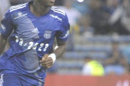 Miller Bolaños (d) no logra recuperarse de una molestia física, por lo que estará ausente en Emelec.