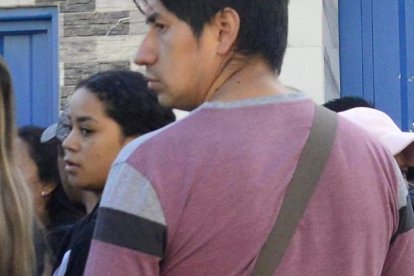 Luego de las protestas afuera de la institución, algunos padres de familia decidieron retirar de las clases a sus hijos.