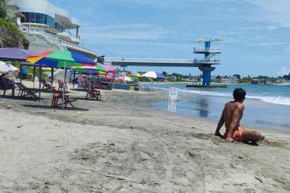 El Inamhi en su Twitter publicó que la tromba marina no representa peligro para la ‘pípol’; pero sí hay cierto riesgo para naves que estuvieren cerca del fenómeno