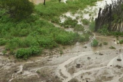 Si continúa lloviendo en comunidades peninsulares seguirá la inundación.