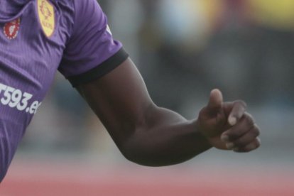 Kavier Ortiz hizo el gol salvador del campeón nacional, Aucas, que sigue con vida en la pelea por la primera etapa.